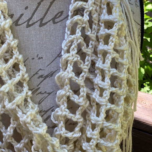 Handmade ivory bohemian scarf - Picture 5 of 5
